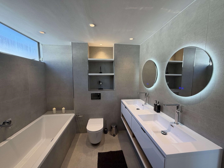 To Let 3 Bedroom Property for Rent in Sea Point Western Cape